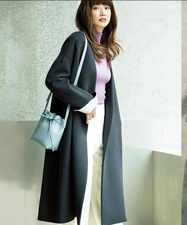 不想把黑色大衣穿得太平淡，就避开这3点误区，才能既知性又摩登