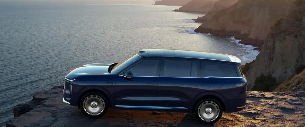 “9系新王”全球首发,智己LS9撼动30万级大六座SUV市场格局